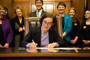 Oregon Gov. Kate Brown signs voter registration bill